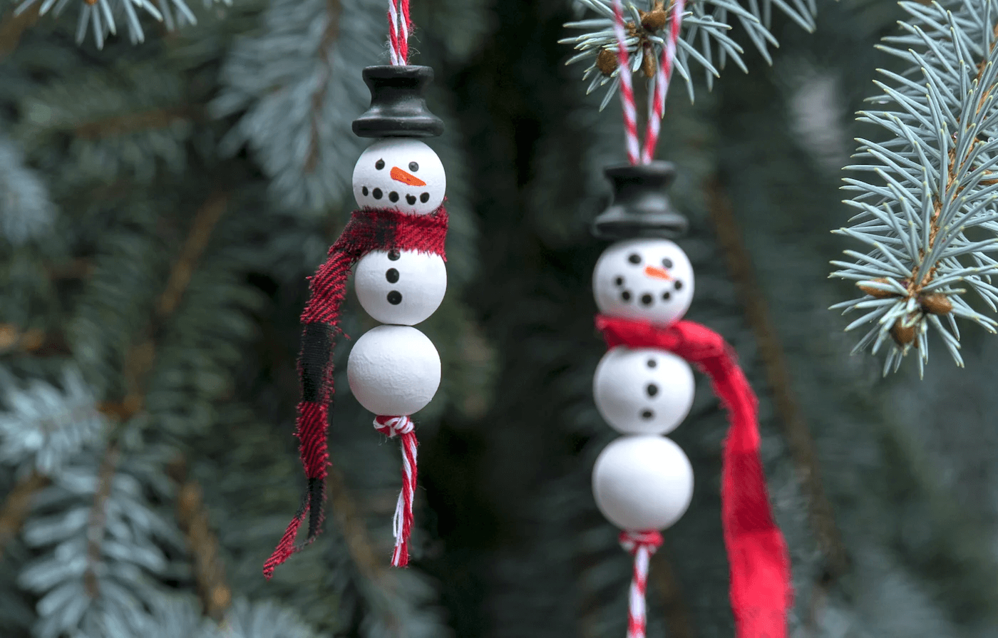 beautiful-wooden-beads-snowman-ornament-craft-using-fabric-scrap Beautiful Wooden Beads Snowman Ornament Craft Using Fabric Scrap Wood Christmas Crafts