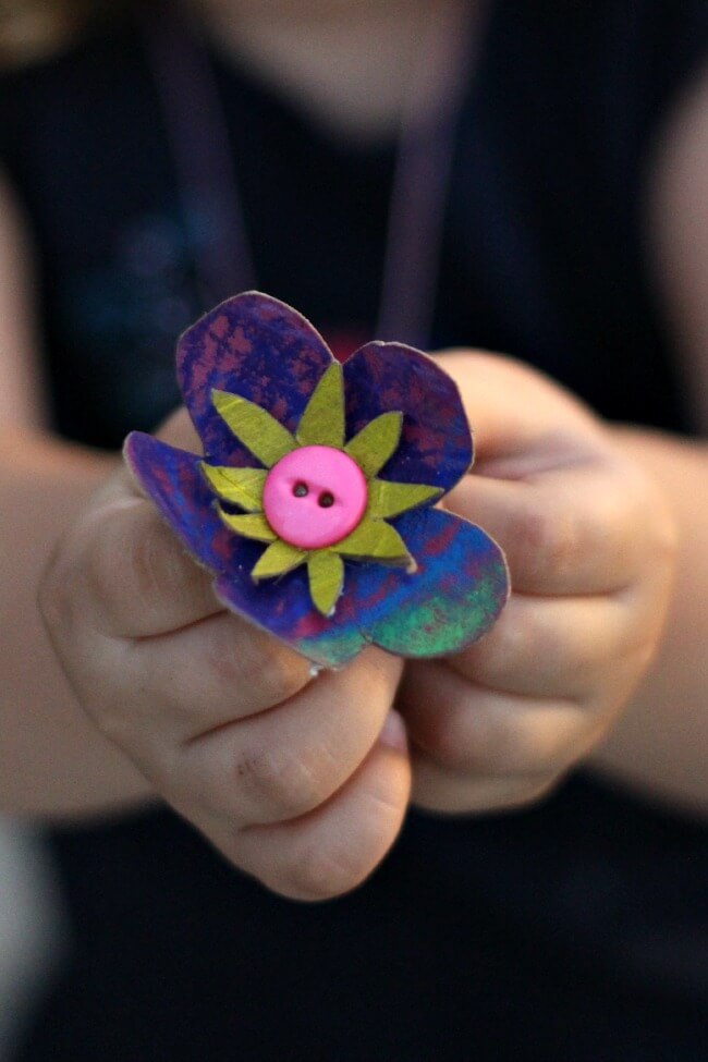 cute-and-awesome-flower-craft-using-toilet-paper-rolls-and-buttons Cute & Awesome Flower Craft Using Toilet Paper Rolls & ButtonsButton Craft Using toilet paper roll