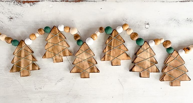 diy-christmas-tree-garland-craft-using-burned-wooden-beads DIY Christmas Tree Garland Craft Using Burned Wooden Beads