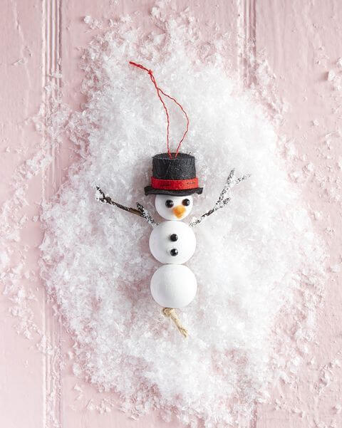 diy-handmade-snowman-ornament-craft-using-wooden-beads DIY Handmade Snowman Ornament Craft Using Wooden Beads