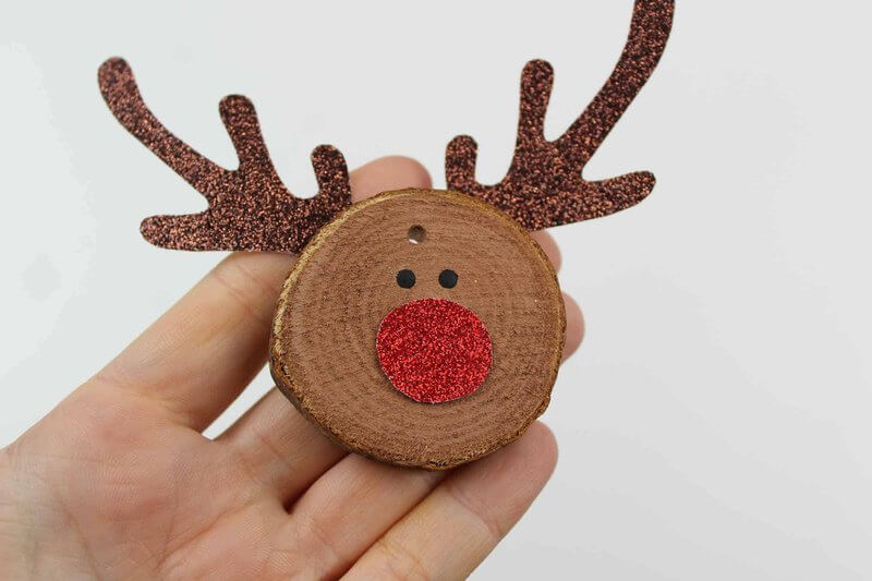 easy-to-make-glittery-reindeer-craft-for-christmas-decor Easy To Make Glittery Reindeer Craft For Christmas Decor Wood Christmas Crafts