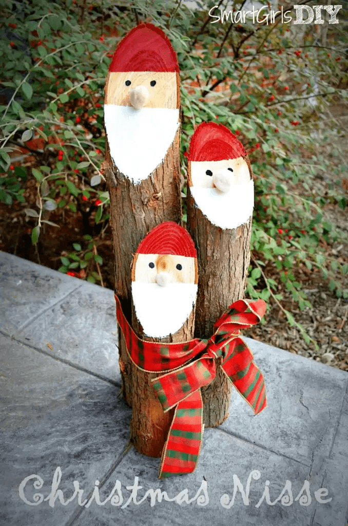 easy-to-make-santa-claus-craft-using-wooden-logs Easy To Make Santa Claus Craft Using Wooden Logs