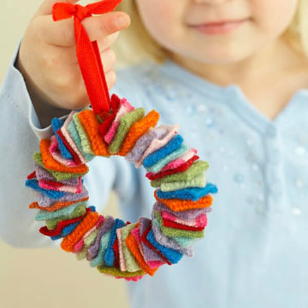 felt-pieces-wreath Fabric Wreath Christmas Wreath Crafts For Kids