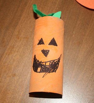 jack-o-lantern-halloween-craft-idea-with-toilet-paper-roll Jack-O-Lantern Craft Idea With Toilet Paper Roll