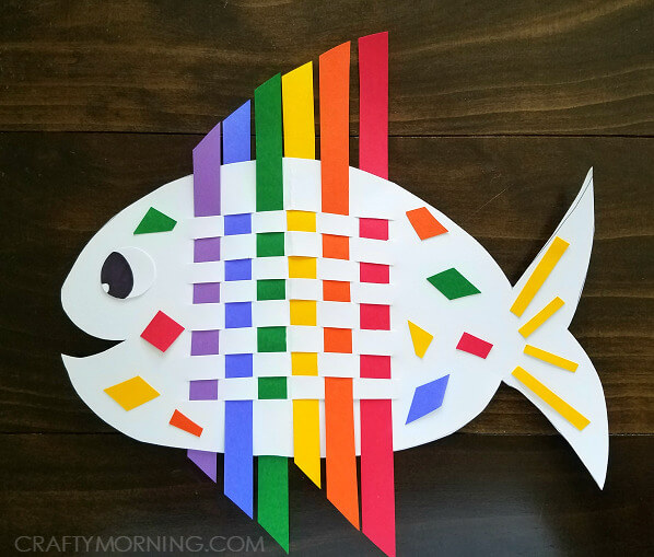 making-rainbow-fish-for-classroom-decoration Making Rainbow Fish For Classroom decoration