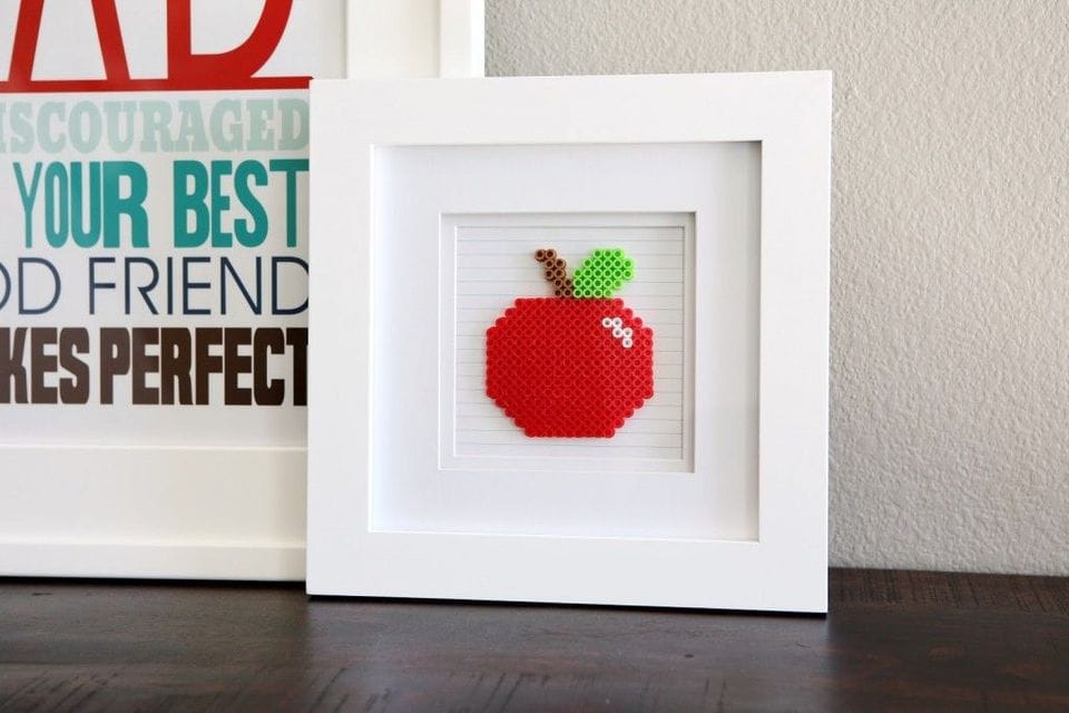 perler-bead-apple-frame