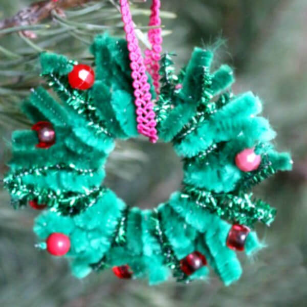 pipe-cleaner-wreath Pipe Cleaner Wreath Craft