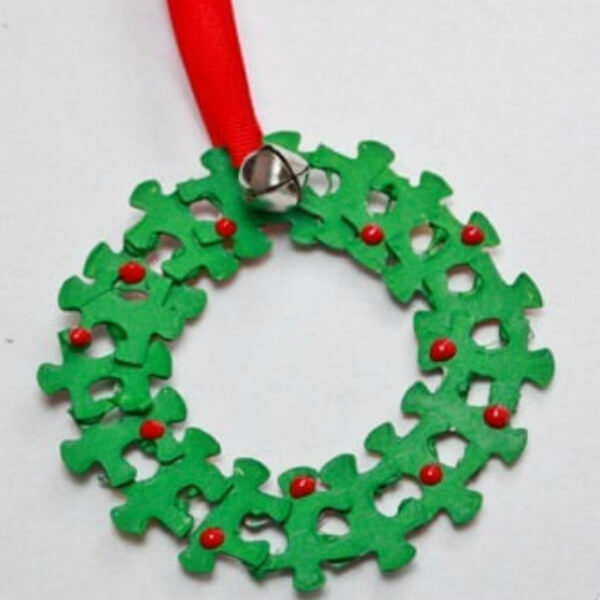 puzzle-pieces-wreath Puzzle Pieces Wreath Craft