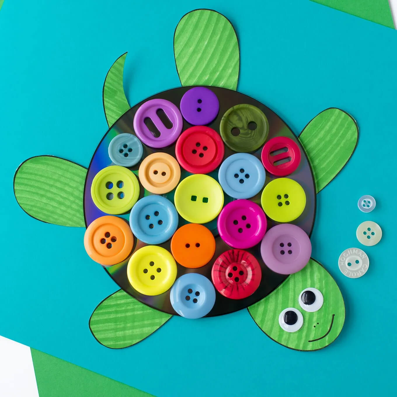 recycled-turtle-animal-craft-using-button-and-cd-1 Recycled Turtle Animal Craft Using Button & CD Button Animal Crafts