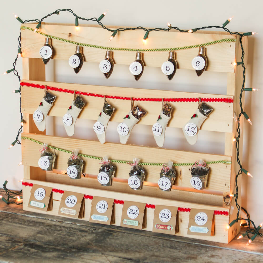 simple-christmas-calender-craft-for-kids-on-wooden-board Simple Christmas Calender Craft For Kids On Wooden Board