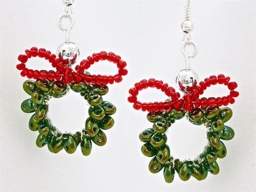 simple-christmas-wreath-earring-with-beads Simple Christmas Wreath Earring With Beads : DIY Christmas Earrings