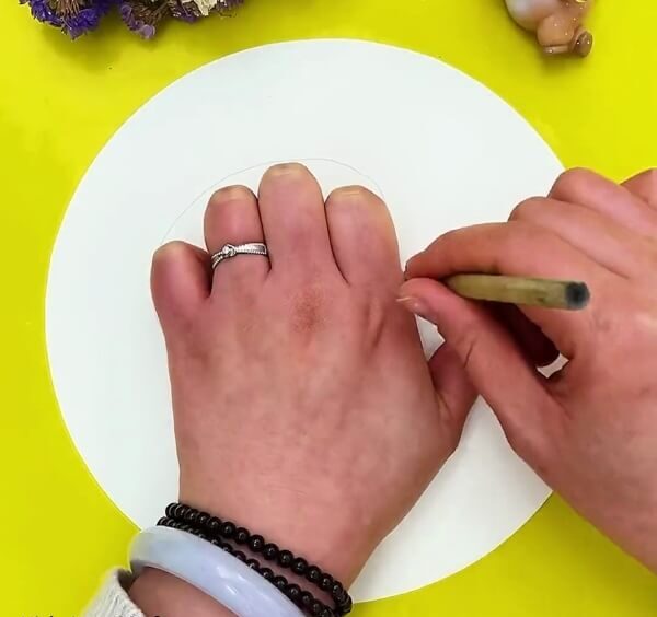 Drawing Outline Of An Elephant Using A Pencil-Cute Elephant Drawing Tutorial Step-by-Step