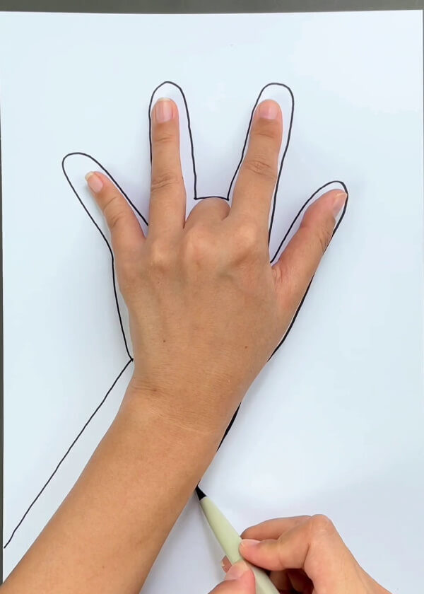 Incredible Manner Of Crafting A Handprint Giraffe Artwork