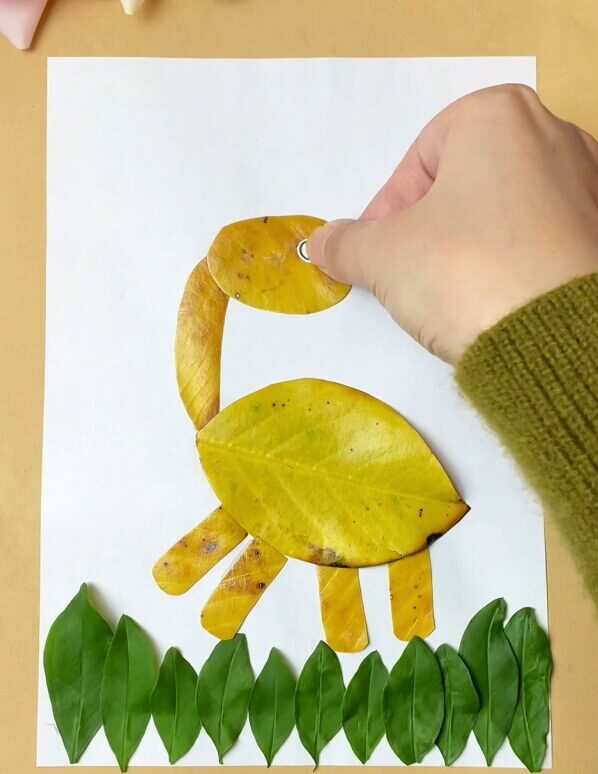 Face of the Dinosaur- Learn How To Create an Animal Dinosaur Craft Using Leaves - A Kid's Tutorial