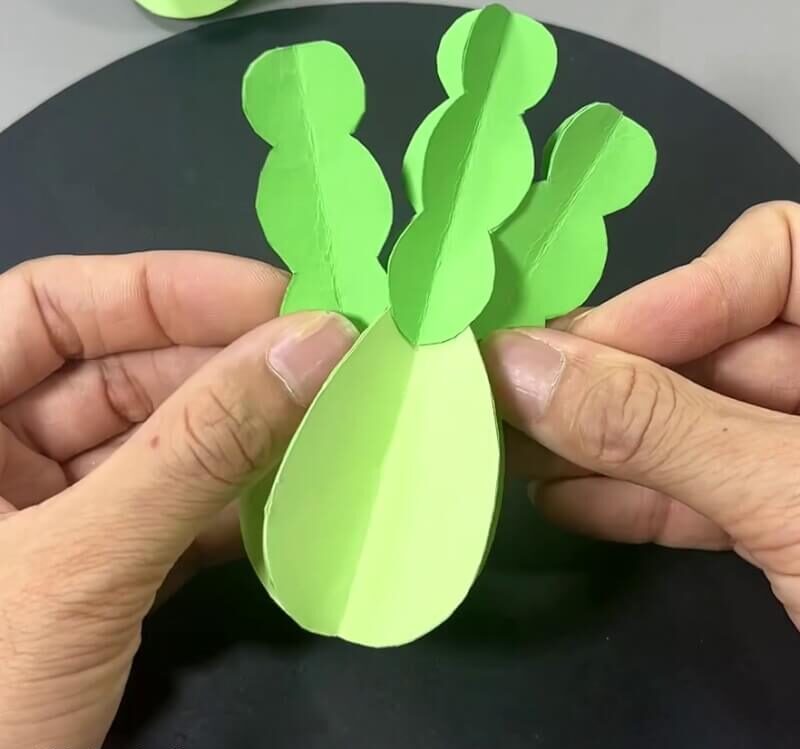 Paper Cactus Craft Easy Tutorial -Children can make their own paper cacti.