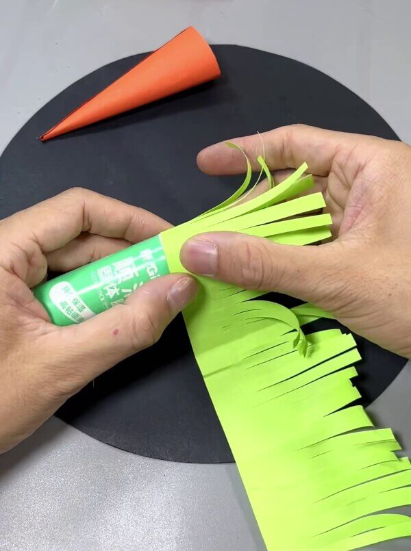 Folding Fringe - Simple Paper Carrot Creation Tutorial