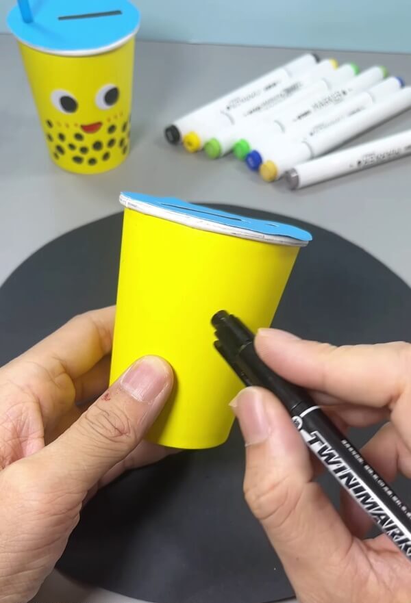 Making Details on Paper Cup - Construct a DIY craft with this quick and easy craft.