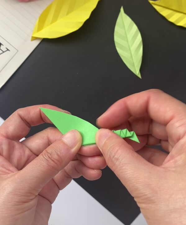 Completing The Zigzag Pattern A tutorial especially for kids on how to fold a paper leaf