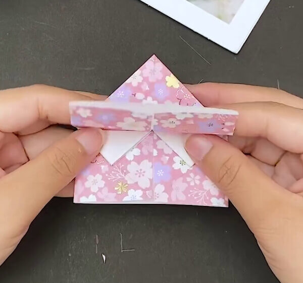 Make The Folds Stand- Easy tutorial to fold a paper heart envelope with origami